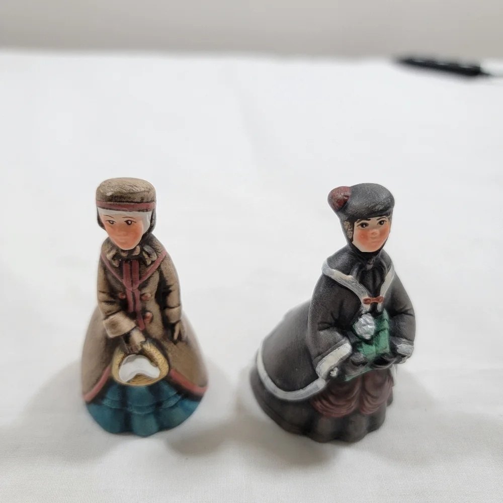 1984 Vintage Biron Molds Ladies Carolers Christmas Figurines Set Of 2